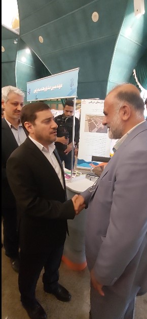 بازدید رییس سازمان بنادر از غرفه هندسه پارس (جناب آقای دکتر صفایی)